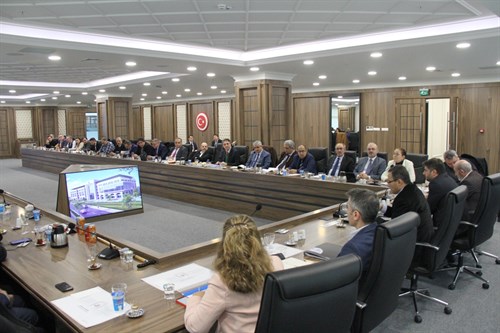 Kaymakamımız Abdullah UÇGUN, Kamu Kurum ve Kuruluş Amirleri ile 2022 Yılı Kamu Hizmetleri Değerlendirme Toplantısı Düzenledi.