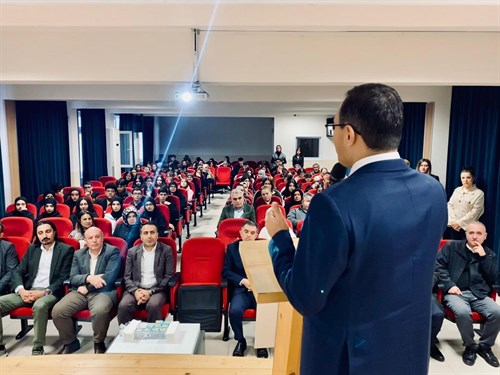 Kaymakam Abdullah UÇGUN, İstiklâl Marşımızın Yazarı Mehmet Âkif Ersoy’u Anma Programına Katıldı.